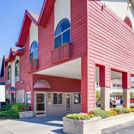Super 8 Beachfront By Wyndham Mackinaw City, Mi Экстерьер фото