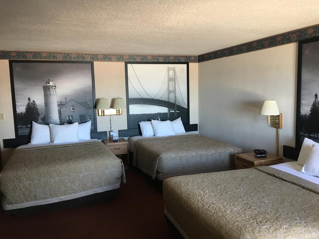 Super 8 Beachfront By Wyndham Mackinaw City, Mi Экстерьер фото