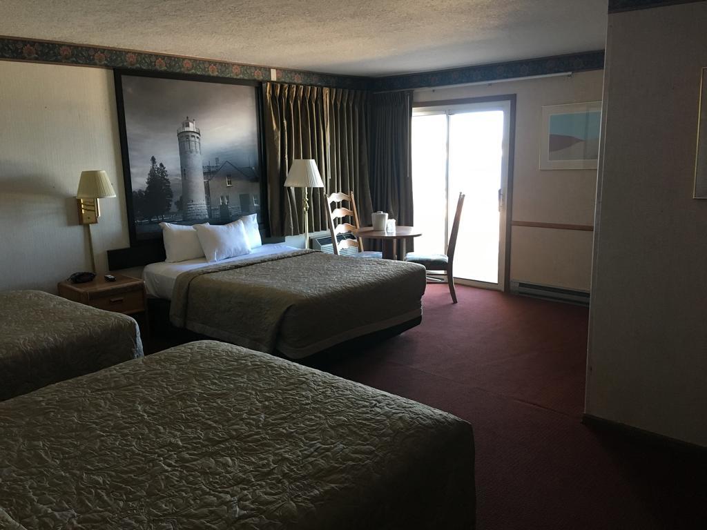 Super 8 Beachfront By Wyndham Mackinaw City, Mi Экстерьер фото