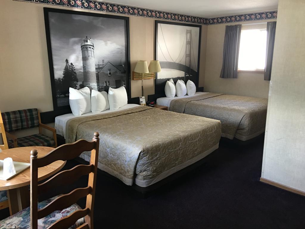 Super 8 Beachfront By Wyndham Mackinaw City, Mi Экстерьер фото