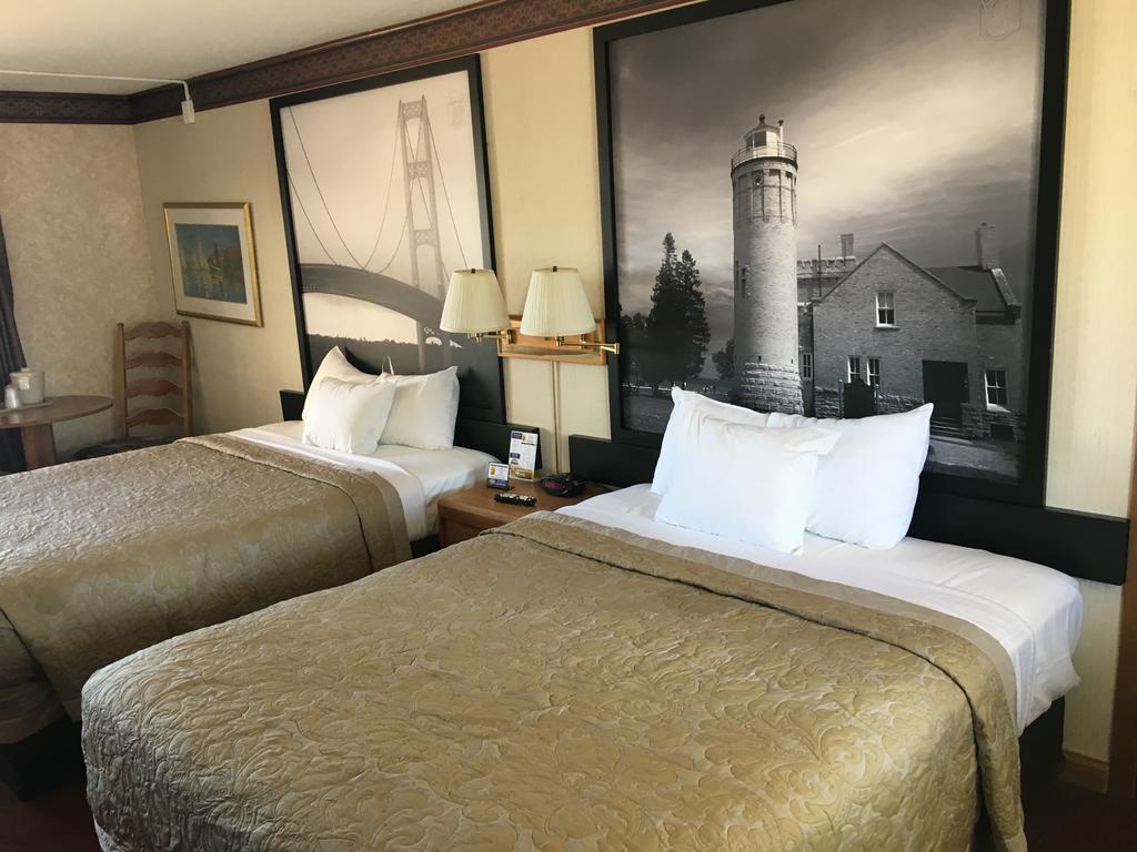 Super 8 Beachfront By Wyndham Mackinaw City, Mi Экстерьер фото