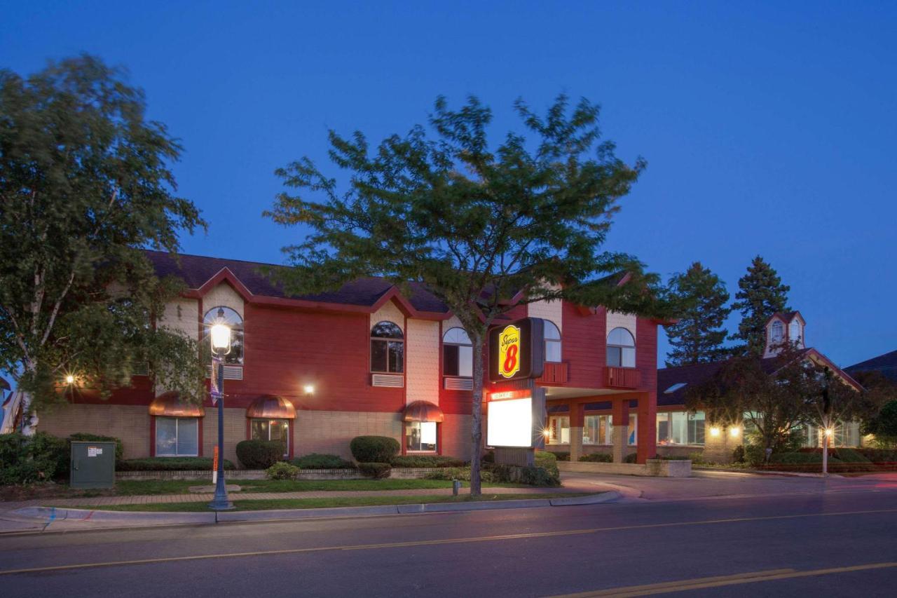 Super 8 Beachfront By Wyndham Mackinaw City, Mi Экстерьер фото